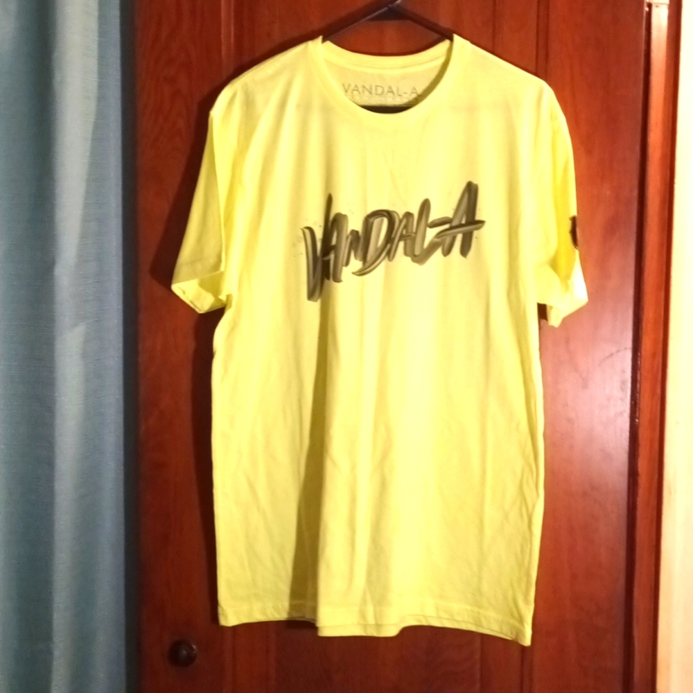 NWOT Men's Size Large Vandal-A T-Shirt